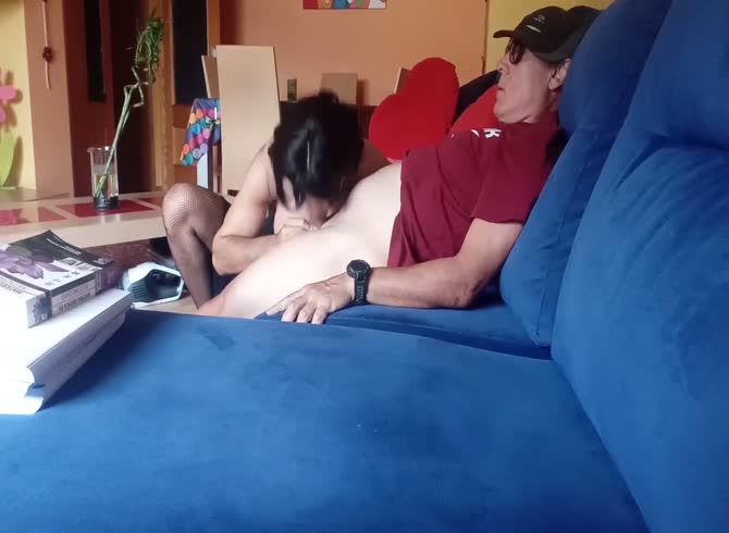 Video :Vicenta mamando el rico pollon del marido de su vecina 