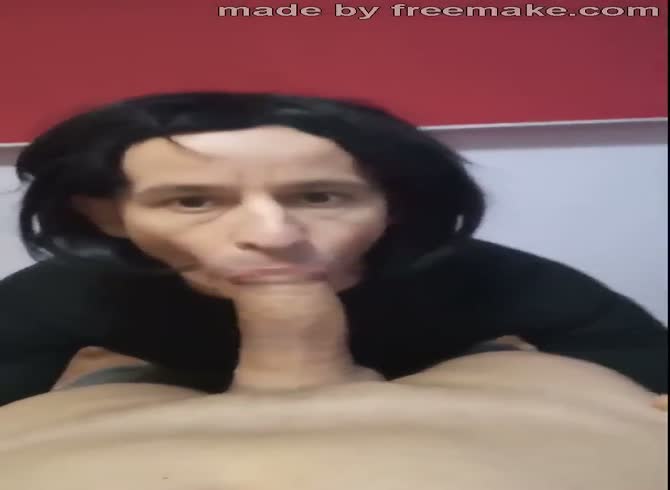 Video :Vicenta la viuda culona mamando el pollon de un cliente