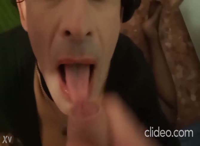 Video: Vicenta Tragandose la leche de su cliente para alimentarse 